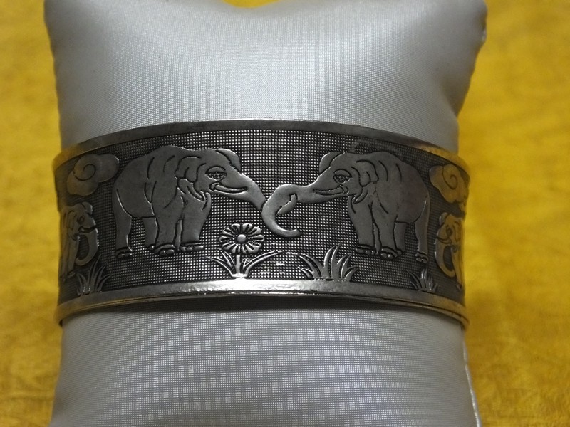 Bracelet jonc pas cher en métal argenté