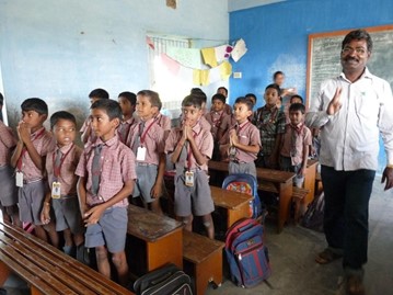 Salle de classe de l'école de Thirubuvanam avec Mr Martin le responsable de l'école